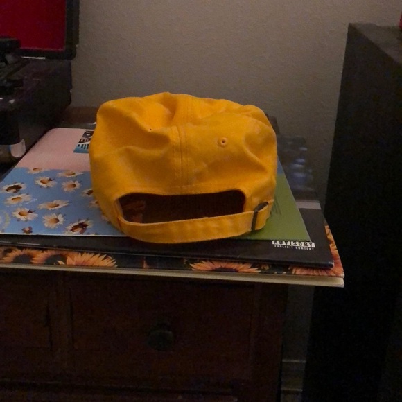 yellow dad hat, with a skullhead - Picture 2 of 2